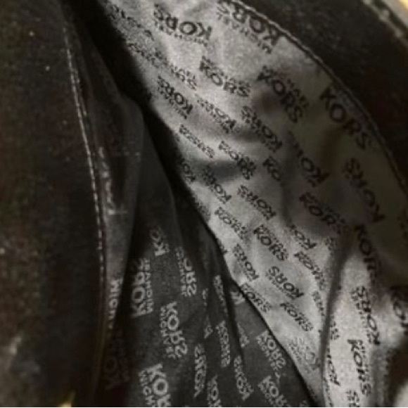 Beautiful Michael Kors bag 12.5”wide 9” tall good condition! - Picture 8 of 11